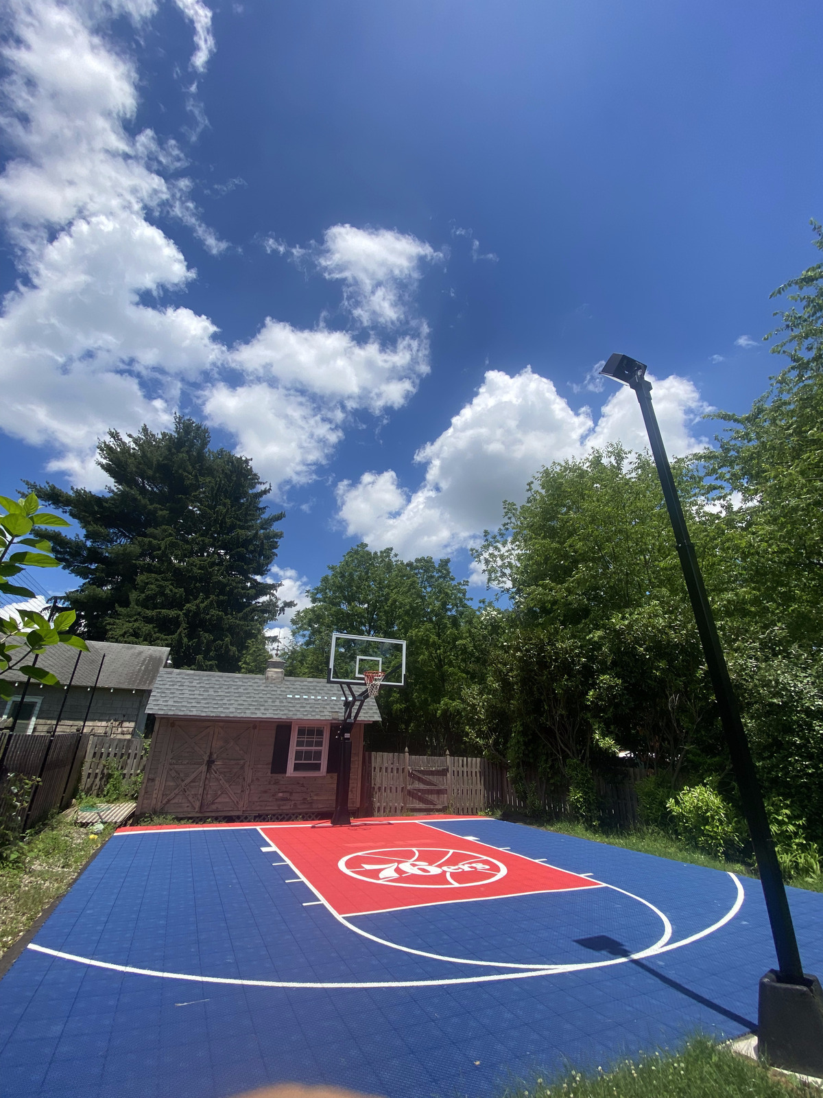 outdoor-backyard-basketball-lighting-DeShayes-Dream-Courts
